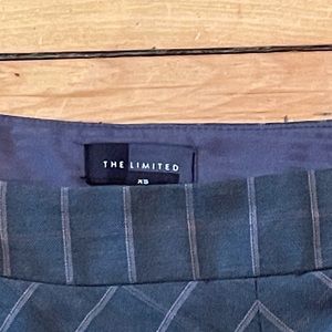 Women’s XS gray The Limited skirt w pink stripe